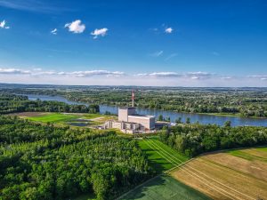 Aerial view of Zwentendorf Nuclear Power Plant. The station is located next to a river, and is surrounded by vegetation.