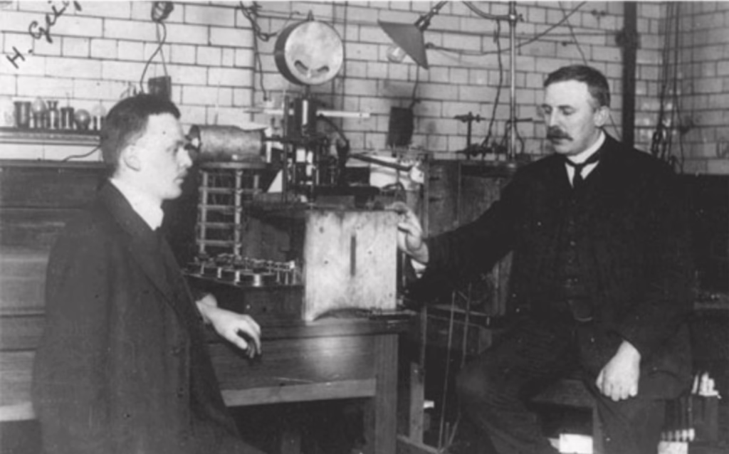 Hans Geiger (left) and Ernest Rutherford (right)