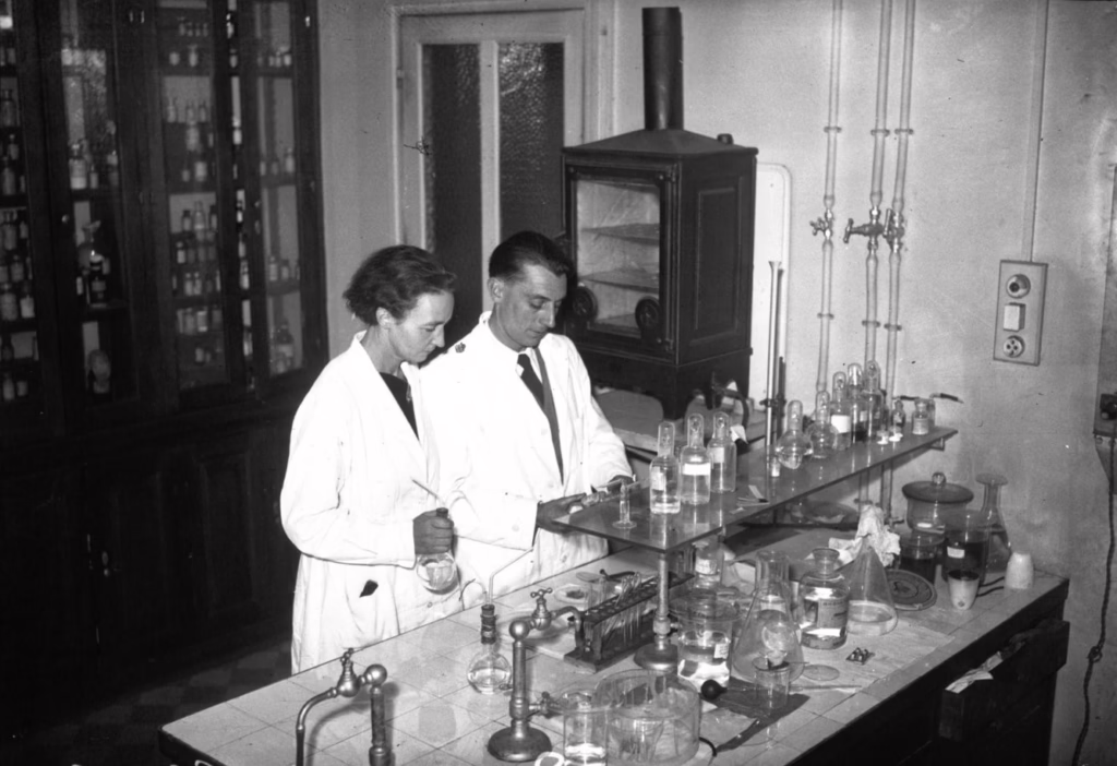 Irène and Frédéric Joliot-Curie working in their lab, 1935