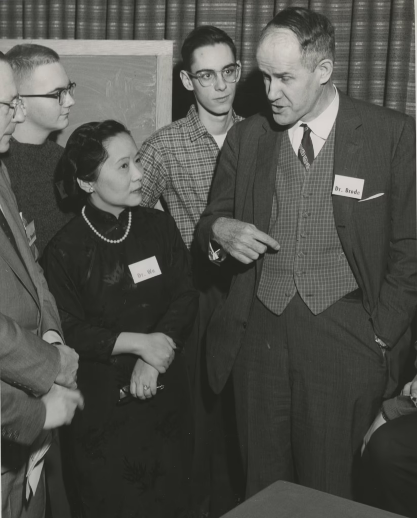 Chien-Shiung Wu, professor of physics at Columbia University, with Dr. Brode, 1958