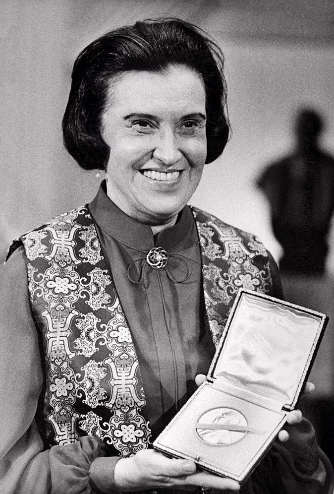 Rosalyn Sussman Yalow with her Nobel Prize, 1977