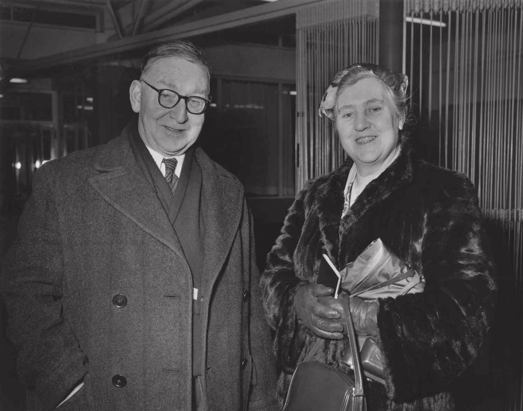 Sir John Cockcroft and his wife in Schiphol, 1959
