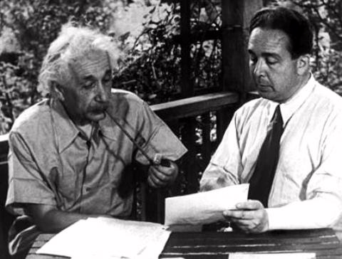 Leo Szilard and Albert Einstein jointly sent a letter to US President Roosevelt warning him that Germany may be building an atomic bomb.