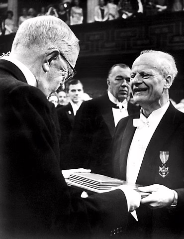 Hans Bethe receives the Nobel Prize in Physics from King Gustaf VI Adolf of Sweden, 1967