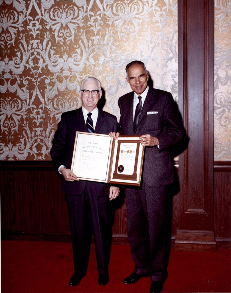 Walter Zinn receiving the 'Enrico Fermi Award' from Glenn T. Seaborg (right), 1970