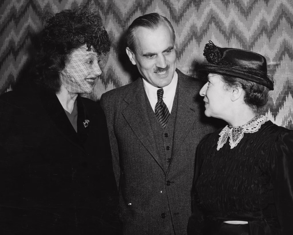 Arthur Compton with physicist Lise Meitner (right) and actress Katherine Cornell (left), 1946
