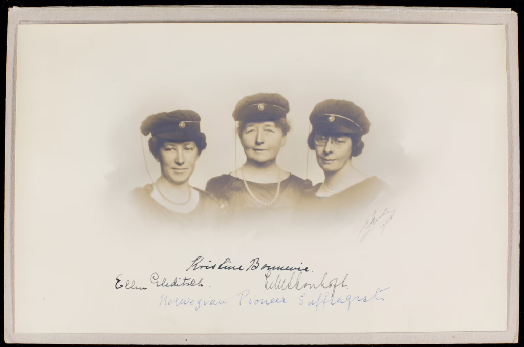 Ellen Gleditsch (left) amongst Norwegian Suffragists, 1924